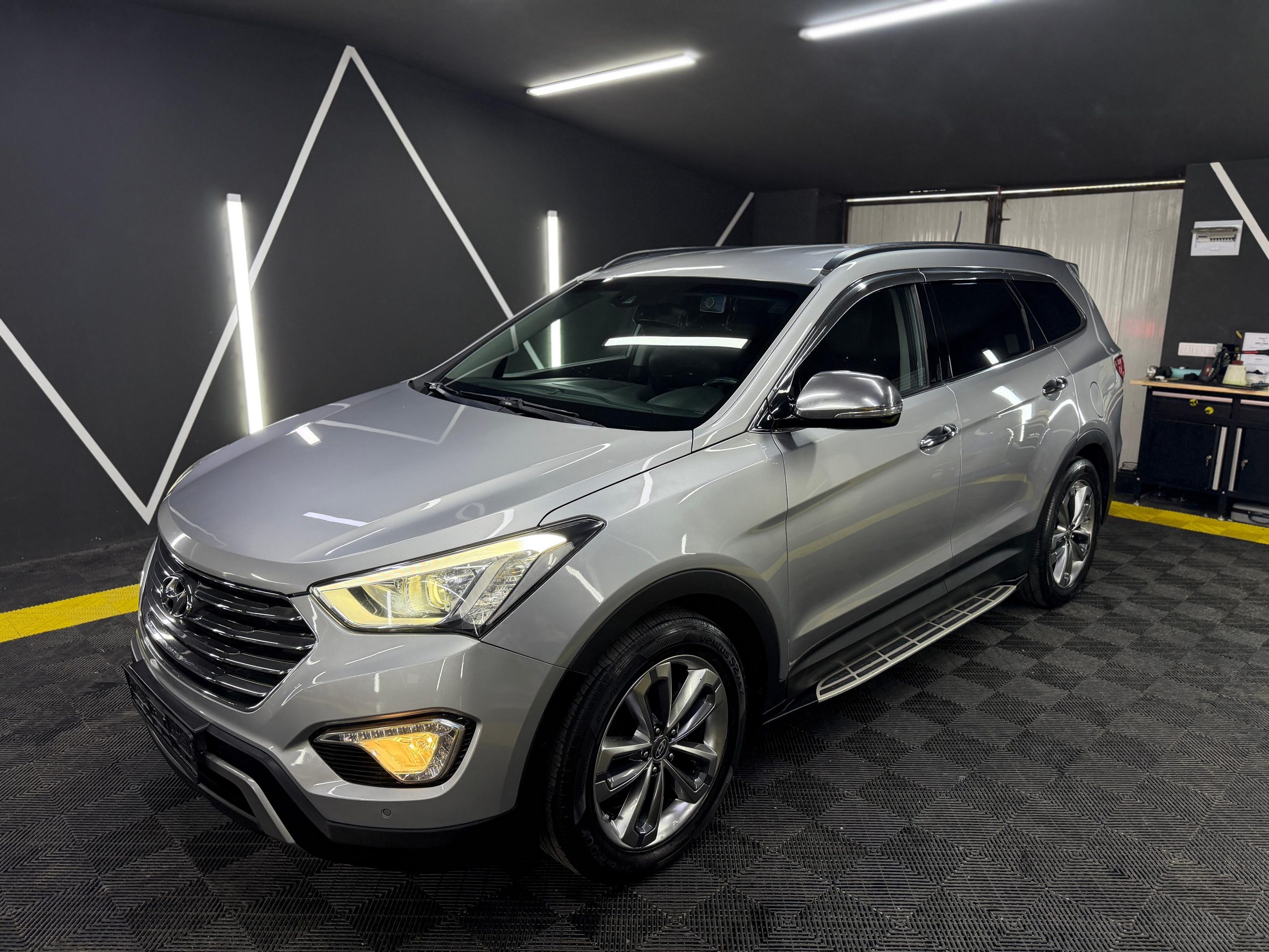 Hyundai Grand Santa Fe/ Max Cruz Luxury Pack