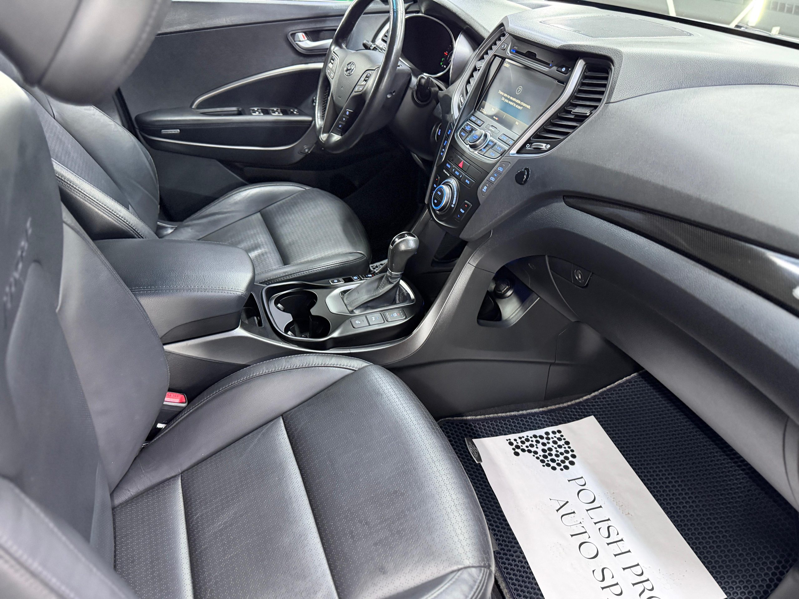 Hyundai Grand Santa Fe/ Max Cruz Luxury Pack
