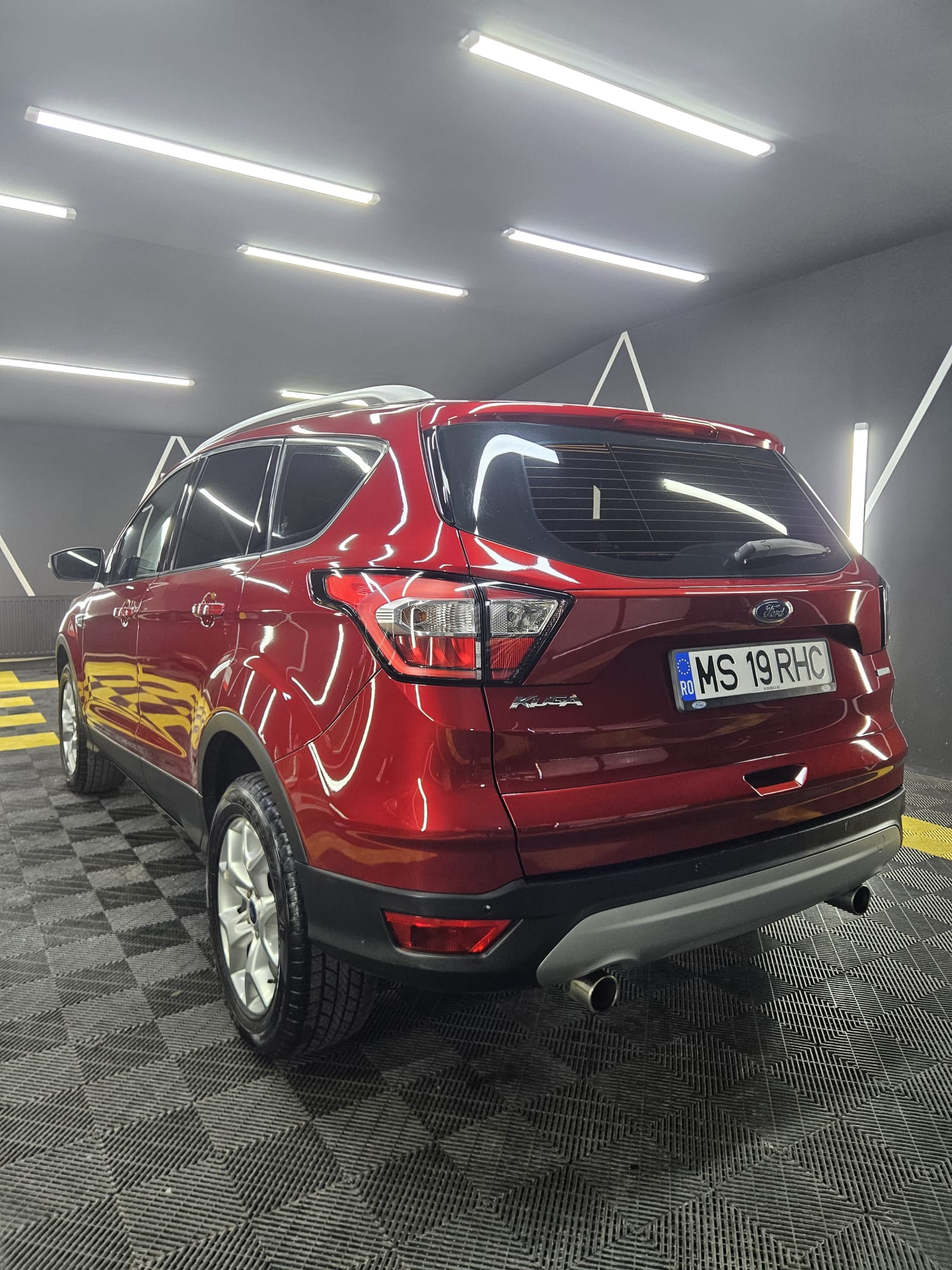 FORD KUGA